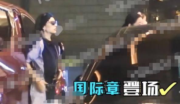 媳妇醒醒吃瓜视频,揭秘吃瓜视频背后的真相！